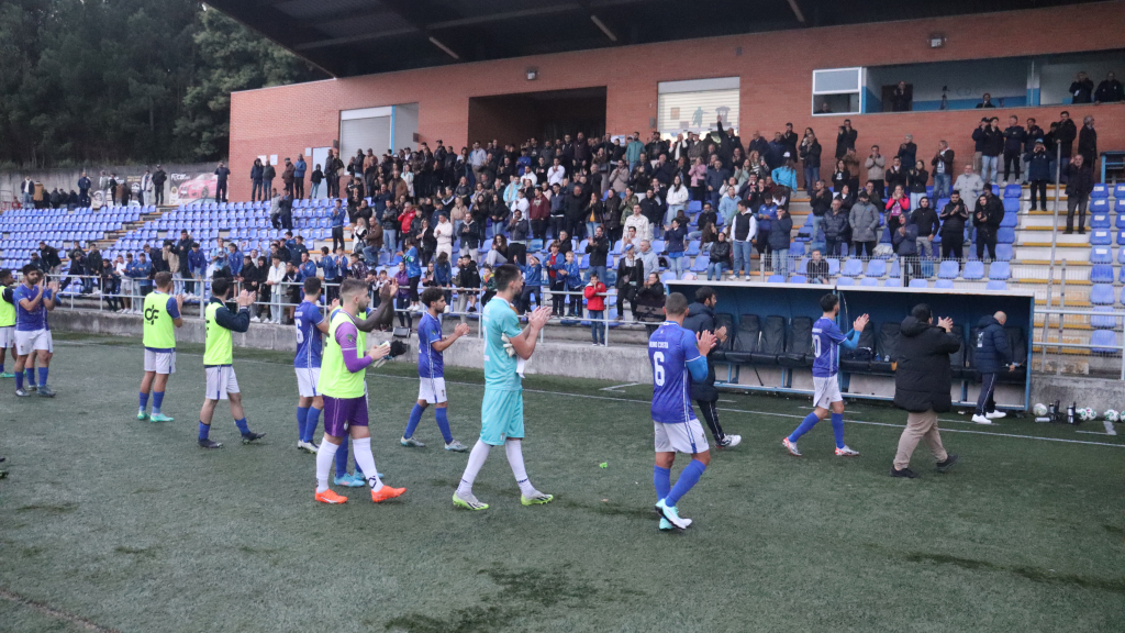 Massa adepta do Candal apoiou a equipa até ao final.