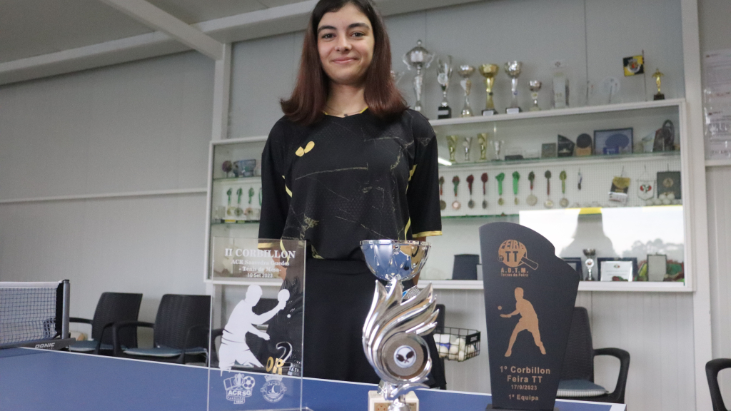 Aos 16 anos, Mariana Costa representa as Sub 19 da AR Canidelo e joga nos seniores de Os Ugas.